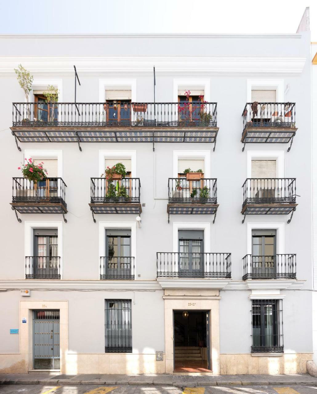 Eleven Real De La Carreteria, By Homing U *